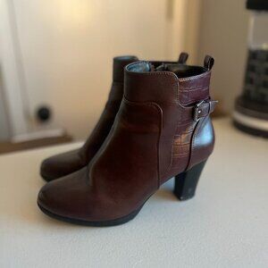 Sleek Dark Burgundy Croc Textured Ankle Boots Block Heel Buckle Strap sz7.5